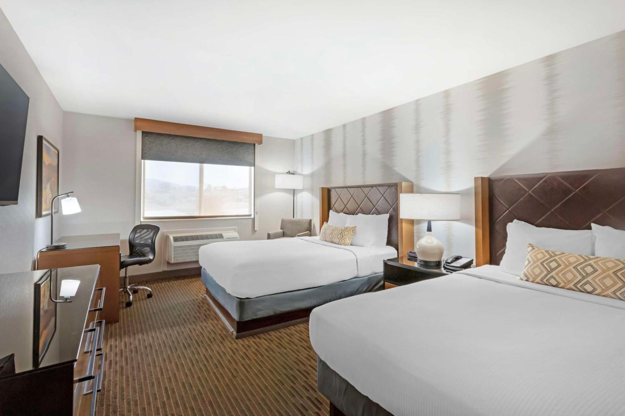 Best Western Holiday Hills Coalville Dış mekan fotoğraf